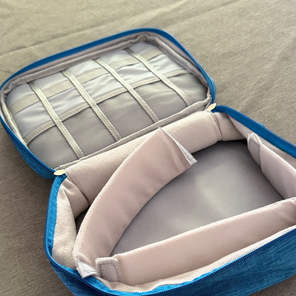 Computer accessory holder for travel - Picture 2 of 2